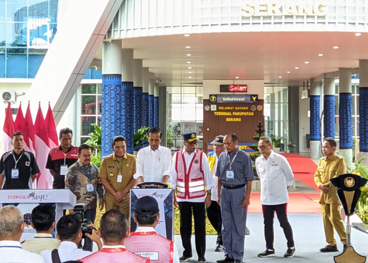 Resmikan Terminal Pakupatan Kota Serang, Jokowi Ingin Kota di Indonesia Utamakan Transportasi Massal