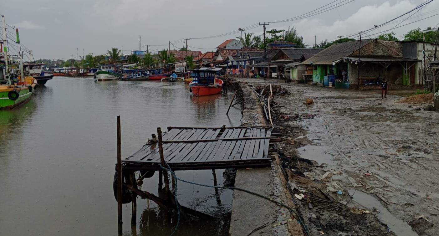 Banjir Rob Hantui Warga Karang Mulya Pancer Kota Serang