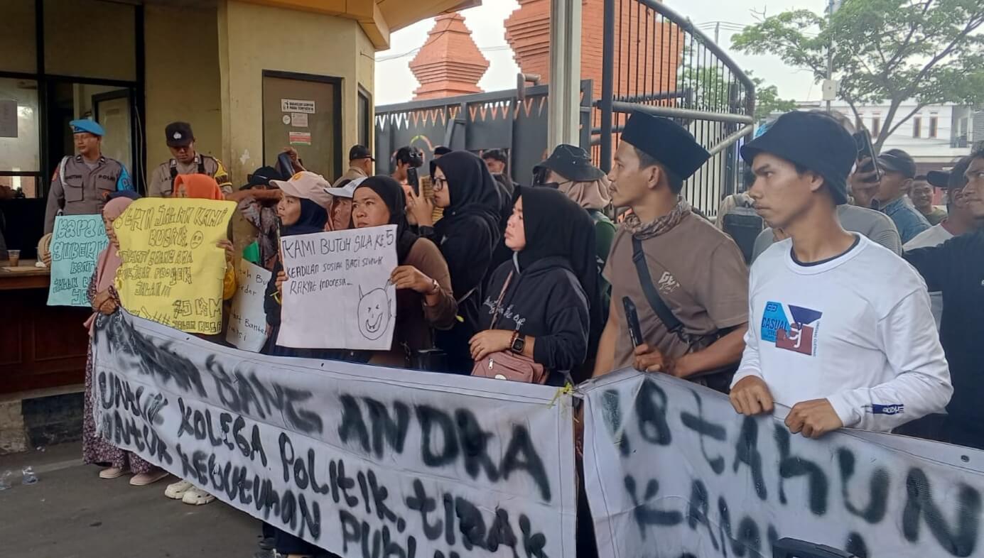 18 Tahun Jalan Margamulya Lebak Rusak, Warga Tuntut Program ‘Bang Andra’ Tak Cuma Buat Kolega