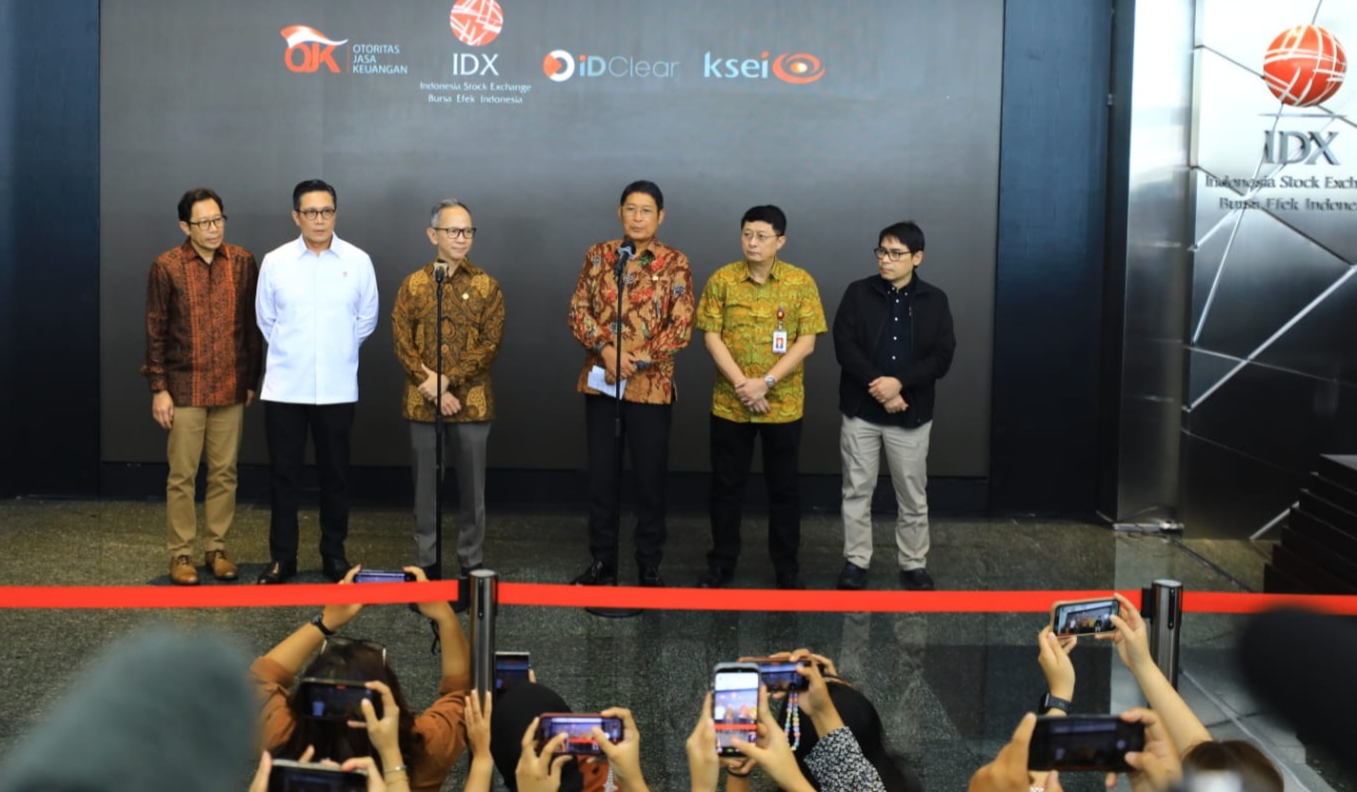 Tiga Petinggi OJK dan Dirut BEI Mengundurkan Diri