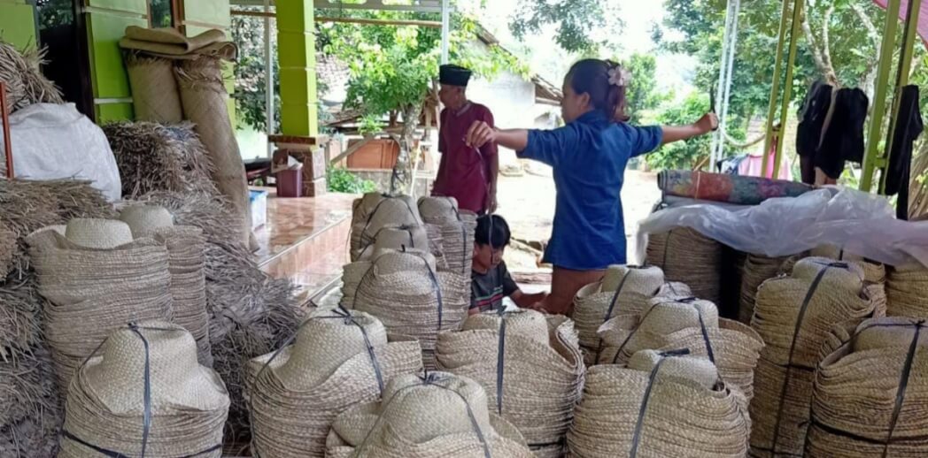 Topi Anyaman Pandan Pandeglang : Pernah Tembus Pasar Ekspor, Kini Butuh Pasar Baru