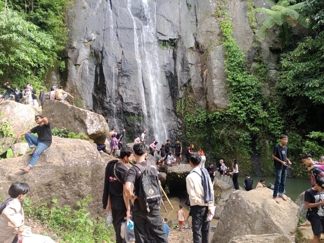 Curug Cimanggung Carita, Pesona Alam yang Diburu Wisatawan Saat Lebaran 2026